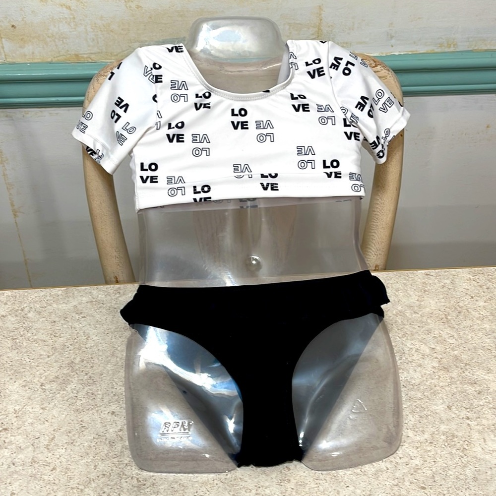 BNWOT GIRLS THE BRAND LOVE PRINT CROP TOP & BLACK BOTTOM SWIMSUIT SIZE 4…